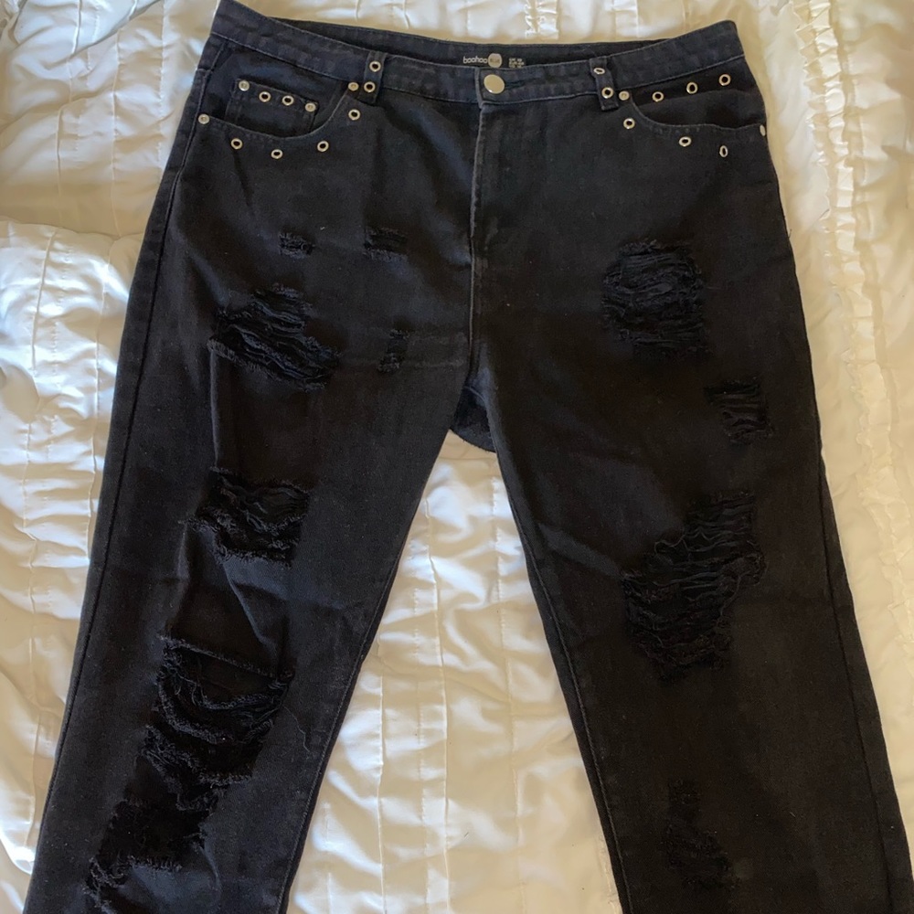 Distressed boyfriend jeans